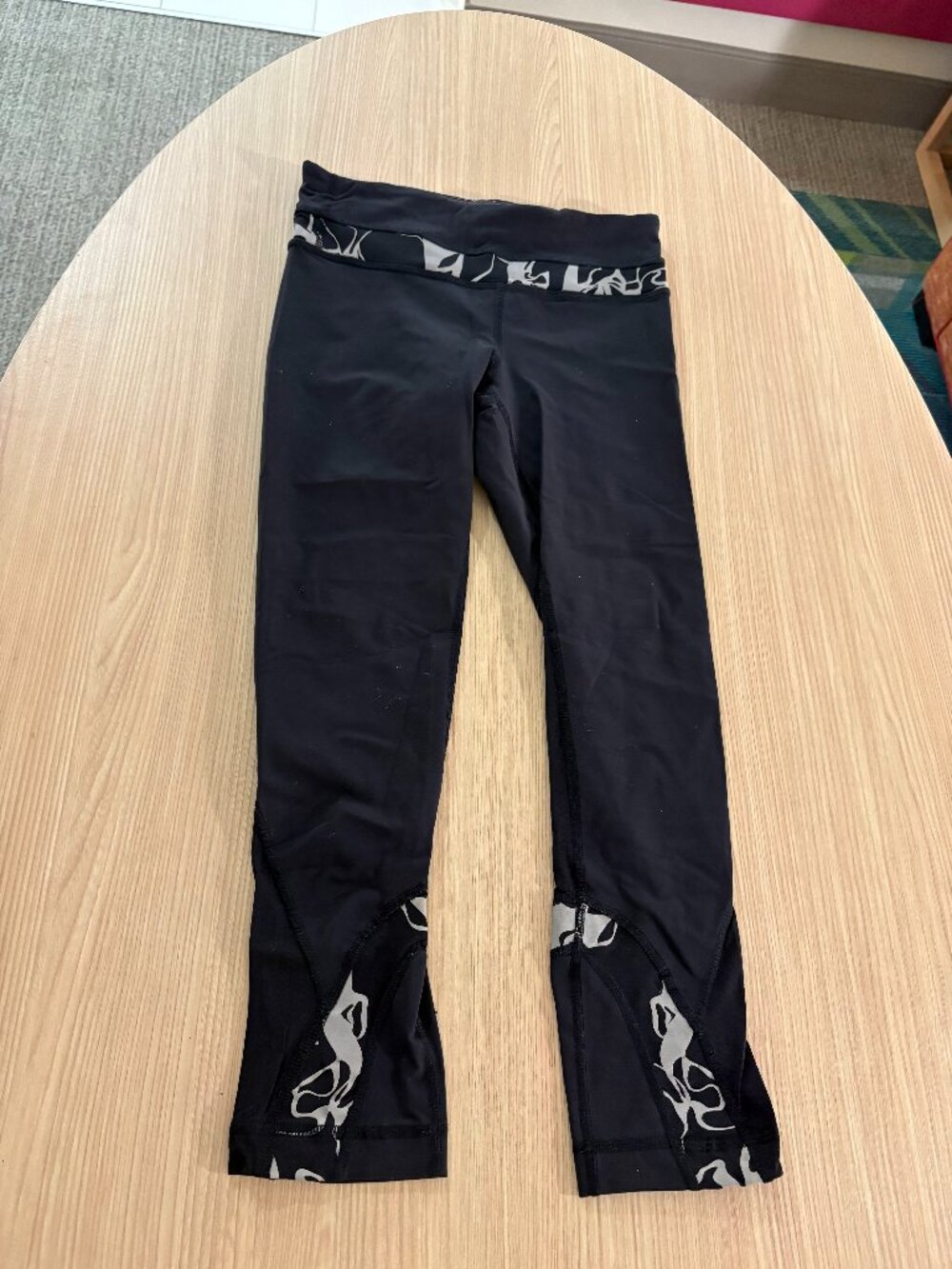 Lululemon Cropped Leggings Black Size 2 Geometric Print Trim Pull On Zip Pocket